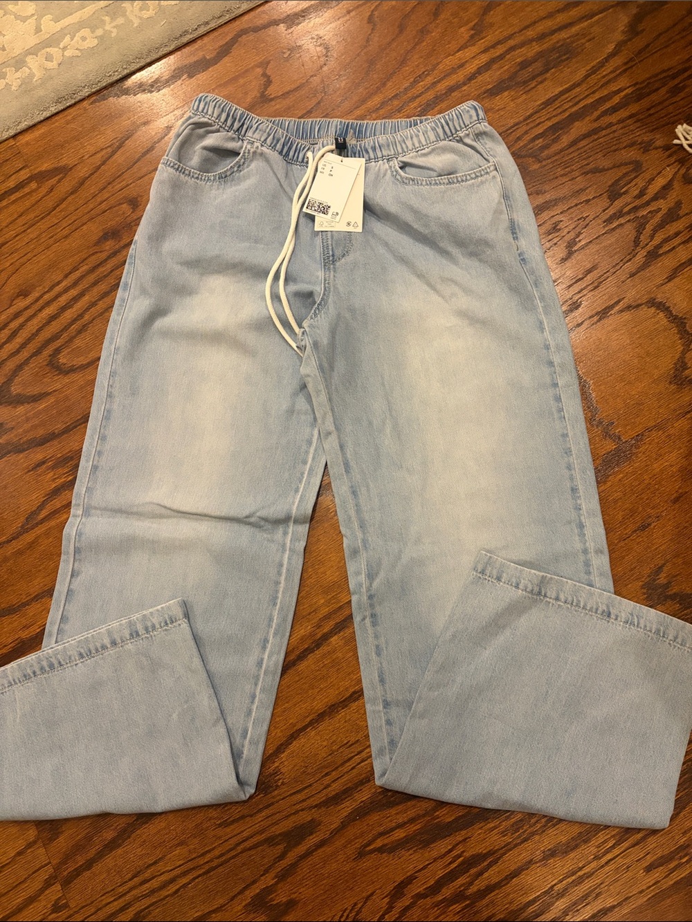 H&M Light Wash Straight Leg Jean material